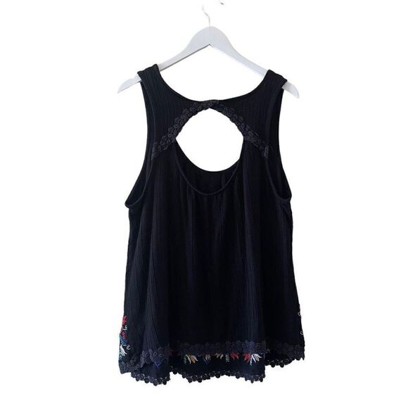 Torrid Sleeveless round Neck Top Size 2 (2X) black knit embroider blouse #1280 - Picture 6 of 13